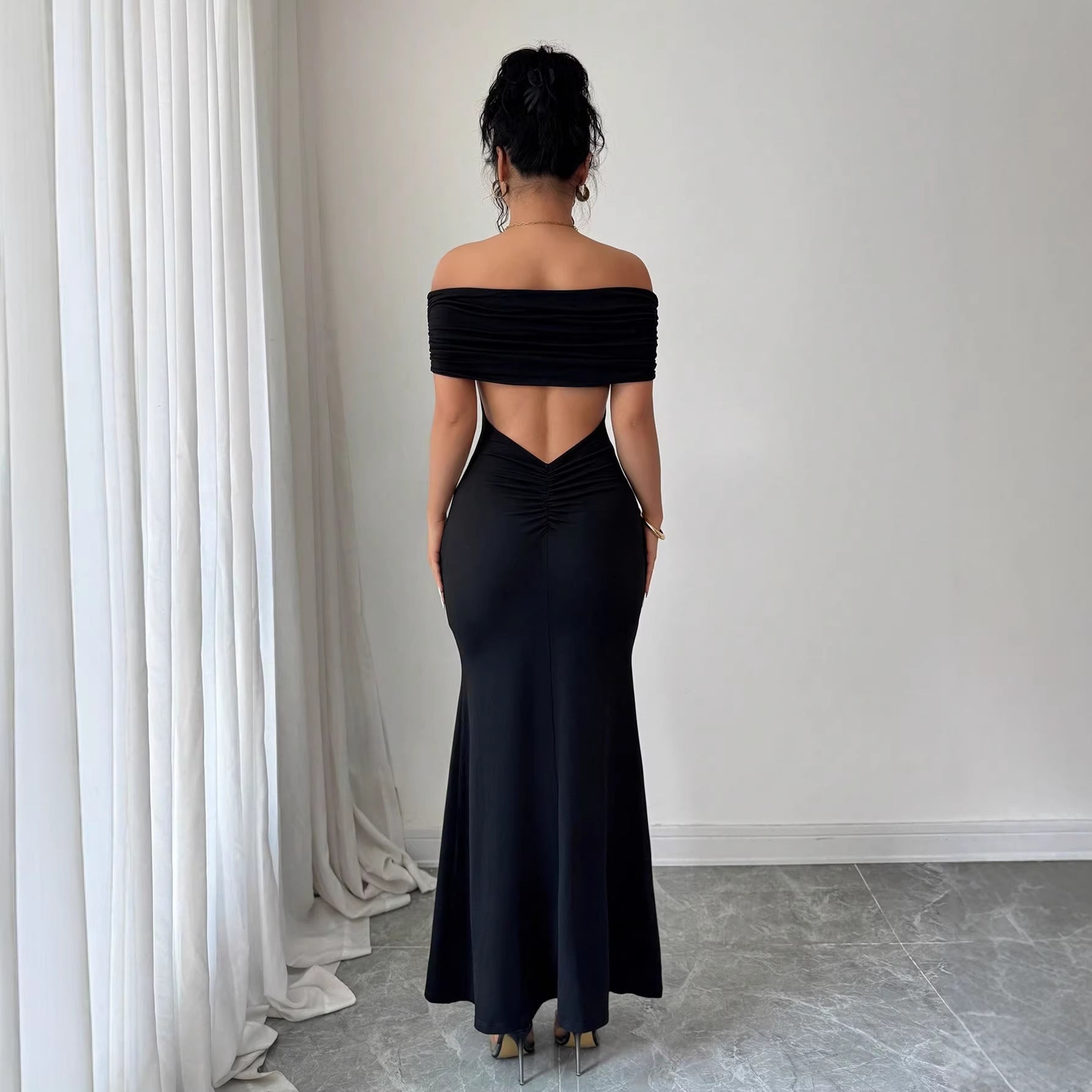 Womens Solid-Color Off-the-Shoulder Bodycon Dress With A Midriff-Baring Design