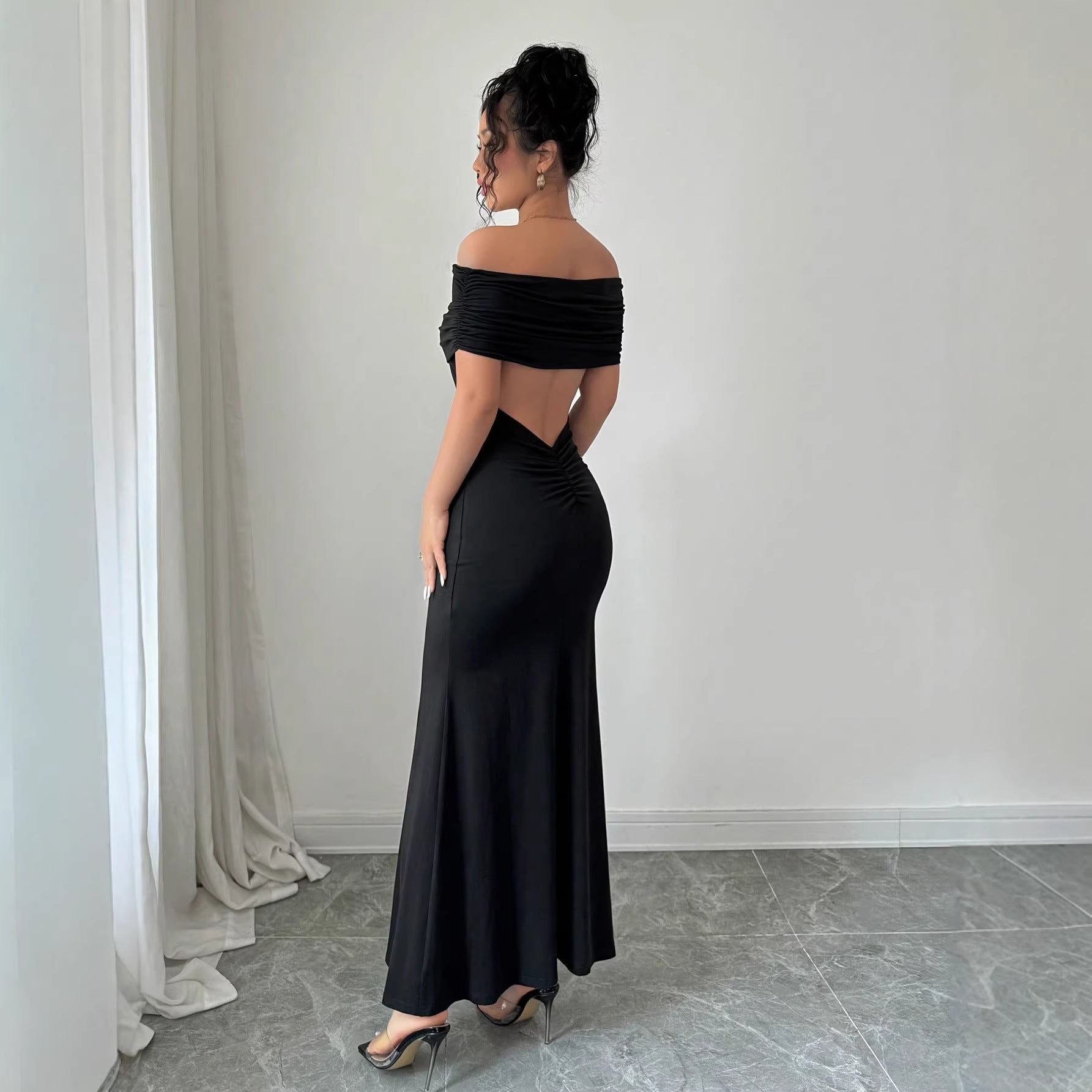 Womens Solid-Color Off-the-Shoulder Bodycon Dress With A Midriff-Baring Design